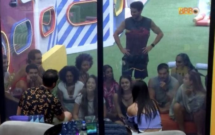 Na Casa de Vidro, Larissa solta vários spoilers e intriga brothers no ‘BBB 22’