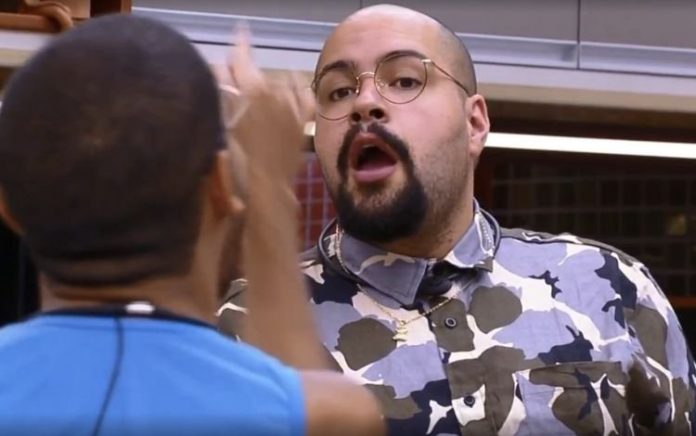 ‘BBB 22’: Tiago Abravanel e Vyni ‘brigam’ por causa de ovo e assustam brothers; assista