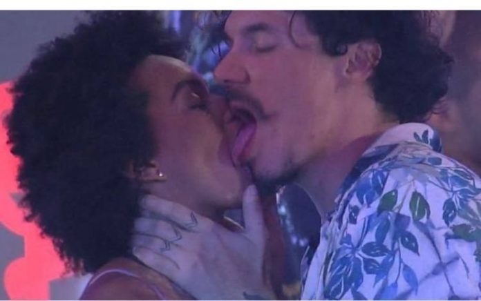 ‘BBB 22’: Boca de Eliezer sangra durante beijo em Natália; assista