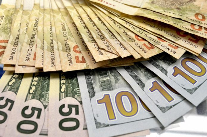 É a hora de comprar dólares, dizem especialistas