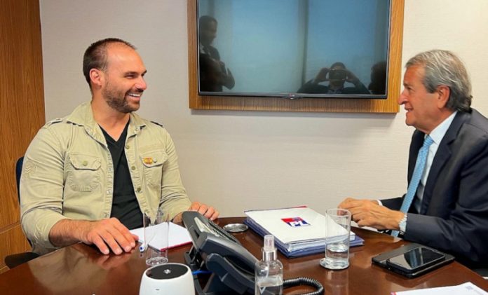 Eduardo Bolsonaro afirma que irá se filiar ao PL em março