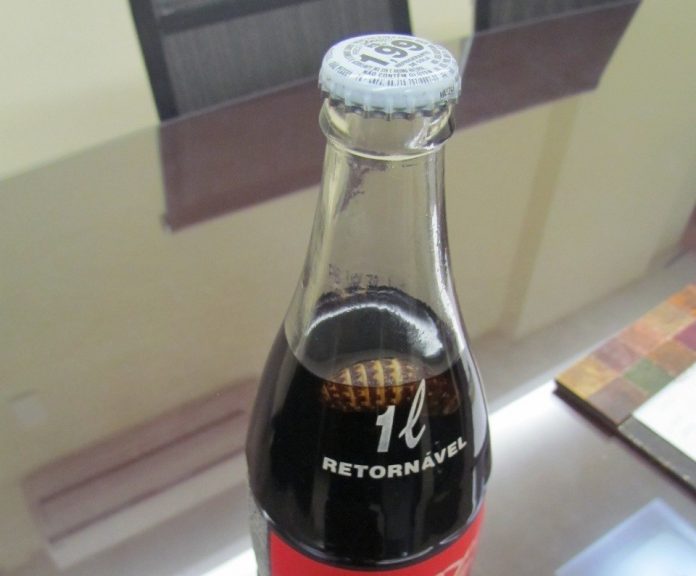 ‘Corpo estranho’ em garrafa de refrigerante gera indenização de R$ 3 mil para consumidor da Paraíba