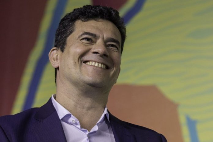 Moro reage à nova investida de procurador do TCU por salários e ganha apoio de Dallagnol