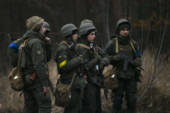 Constantino exalta ‘coragem’ da Ucrânia, mas avalia que resistência terá pouco efeito prático