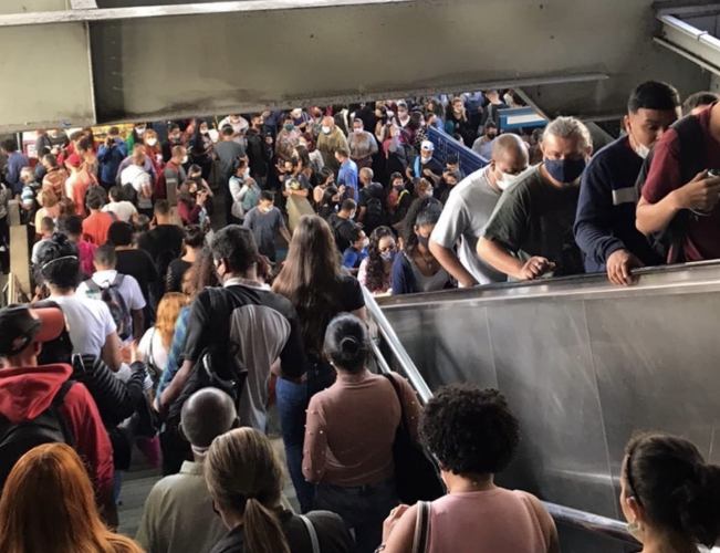 Falha na linha 9-Esmeralda da CPTM interrompe circulação de trens e causa transtorno