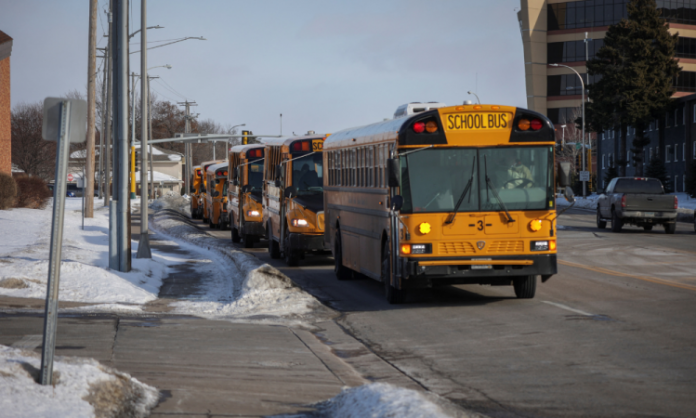 Tiroteios deixam três mortos em escola e universidade nos Estados Unidos