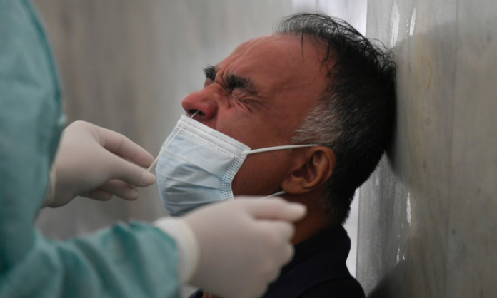 Brasil completa 14 dias com recorde na média de casos e tem mais de 900 mortos pela 1ª vez desde setembro