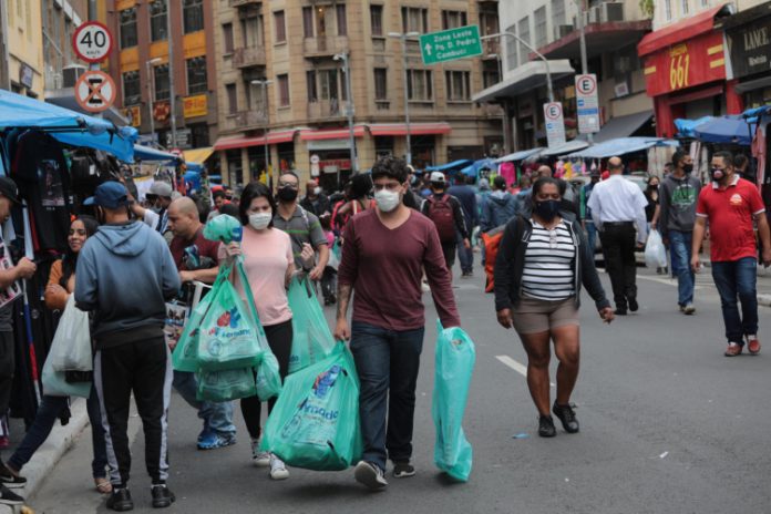 Confiança do comércio cai 1,2% em fevereiro com o avanço da inflação