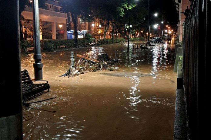Veja vídeos do momento exato do deslizamento de terra em Petrópolis