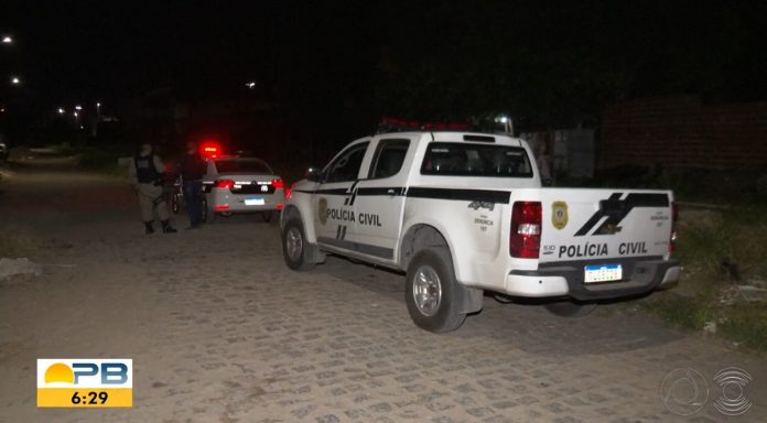 Homem é morto na frente da casa onde morava, em João Pessoa