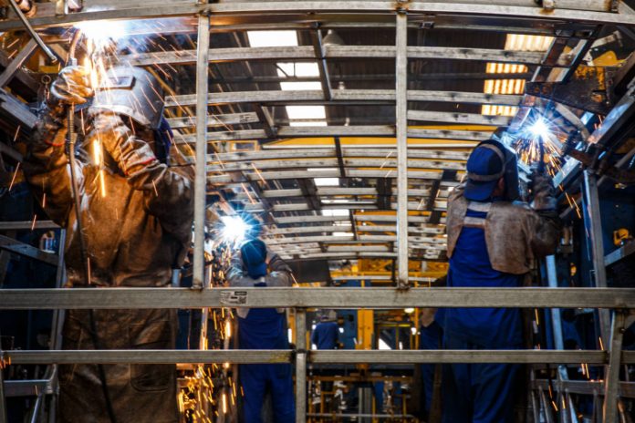 Produção industrial fecha 2021 com alta de 3,9% após dois anos de queda