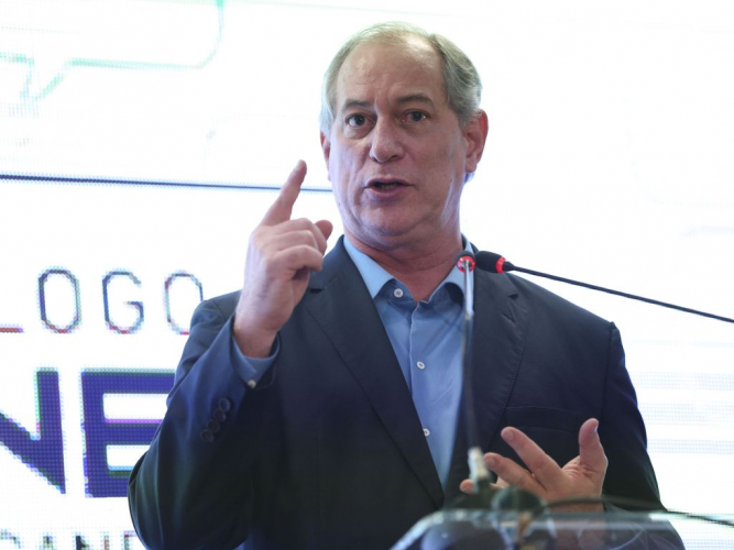 Ciro Gomes continua a malhar todo mundo e a enfrentar problemas com sua própria candidatura