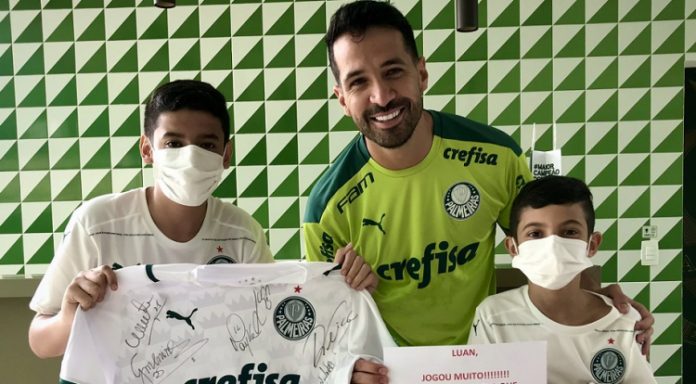 Vilão no Mundial, Luan recebe apoio de torcedores na reapresentação do Palmeiras