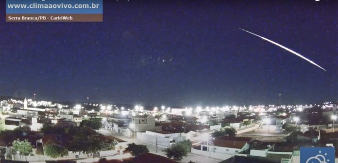 Meteoro cruza céu de três estados e é registrado na Paraíba, Pernambuco e Ceará