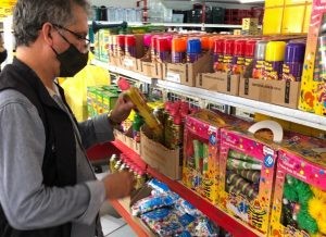 Mais de 400 brinquedos e outros itens de Carnaval são apreendidos pelo Procon em João Pessoa