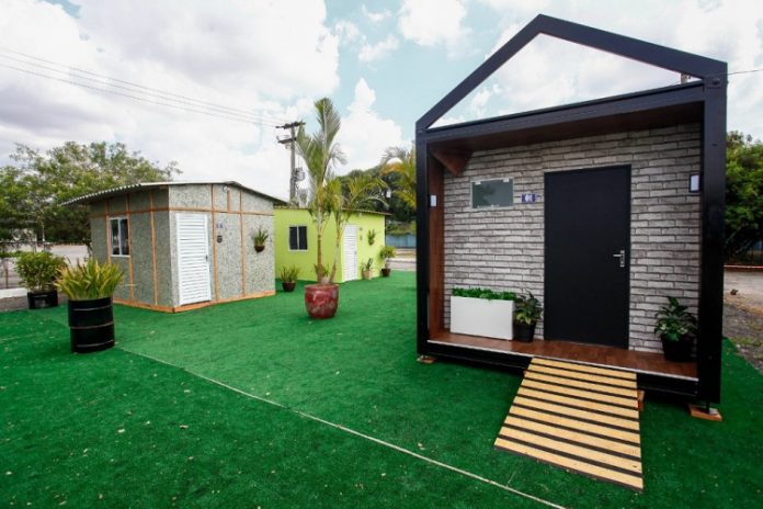 Sobre distribuição de barracas, vagas em albergues e ‘tiny houses’: como resolver o problema de moradia no país?
