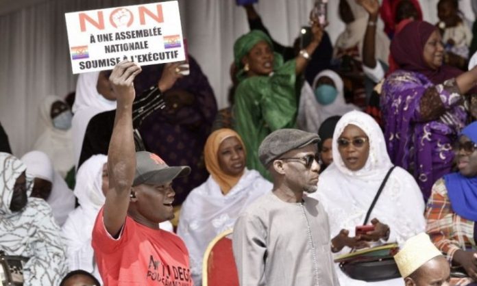 Senegaleses vão às ruas e pedem a criminalização da homossexualidade