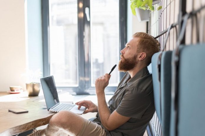 Ser modesto demais, nunca estar satisfeito e se sentir culpado o tempo todo: Quando a autocrítica atrapalha