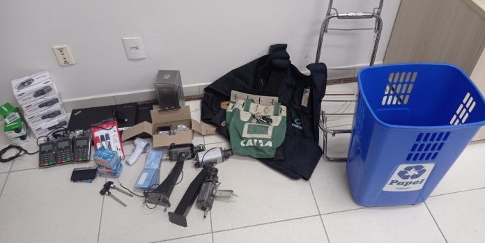 Quatro homens são detidos suspeitos de arrombarem agência bancária, em Campina Grande