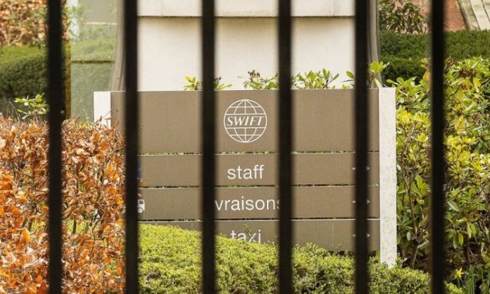 Medo da UE de ficar sem gás impede exclusão russa do sistema bancário Swift