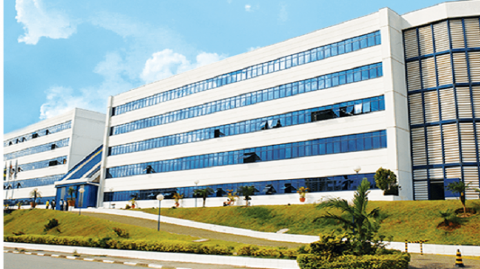 Prédio onde ocorria prova de concurso da Petrobras apresenta rachaduras e é interditado