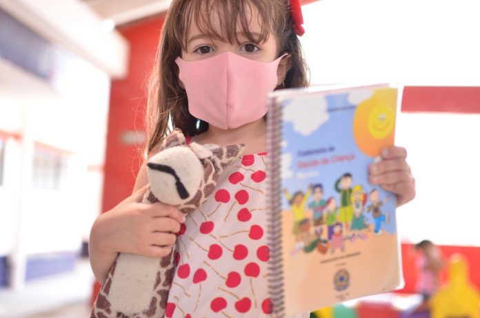 Vacina contra Covid-19 para crianças começa a ser aplicada nas escolas de Campina Grande, nesta segunda-feira (7)