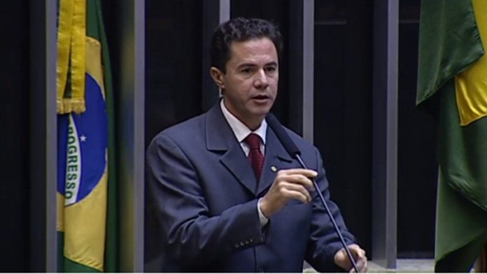 Senador pela PB, Veneziano testa positivo para Covid-19, mas diz que está apenas com sintomas leves