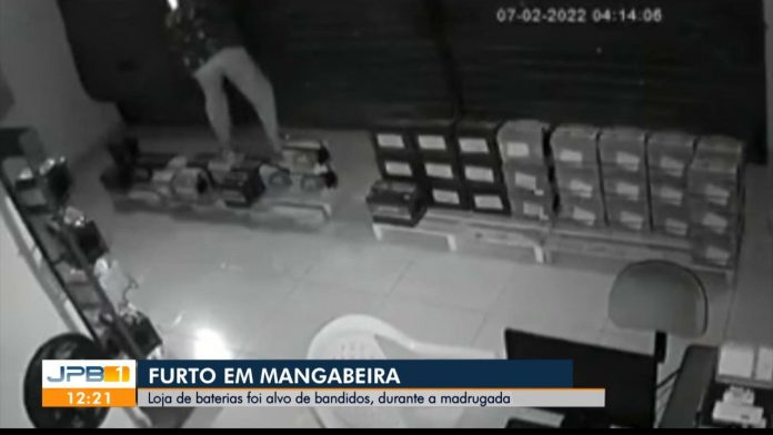 Loja de baterias é arrombada e assaltada em Mangabeira, em João Pessoa