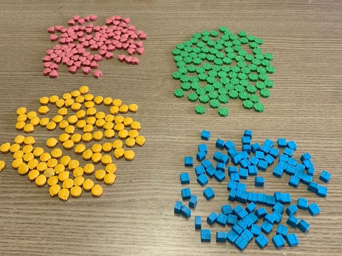 Mais de mil comprimidos de ecstasy que seriam enviados para Campina Grande são apreendidos