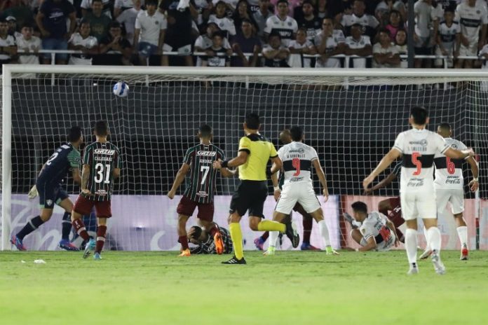 Nos pênaltis, Fluminense é eliminado da Copa Libertadores