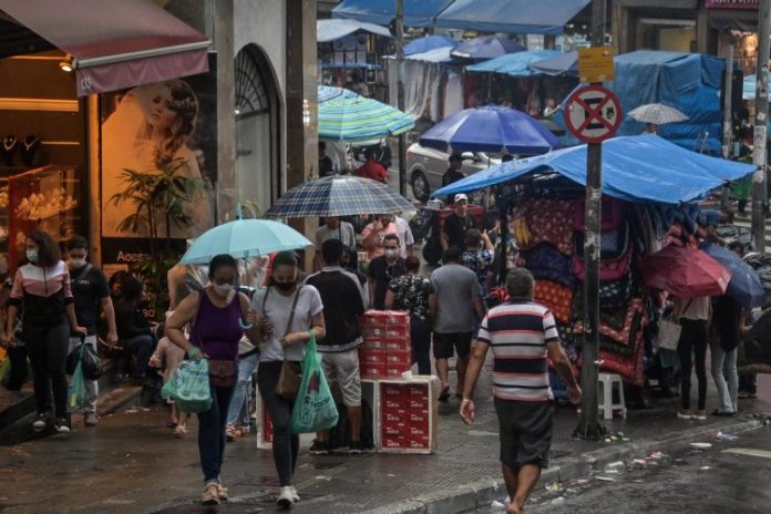 Com vacinação, setor de serviços lidera retomada da economia em 2021