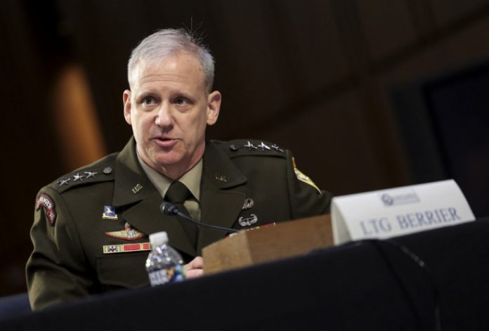 Zona de exclusão aérea não protegeria Ucrânia de bombardeios russos, afirma diretor dos EUA