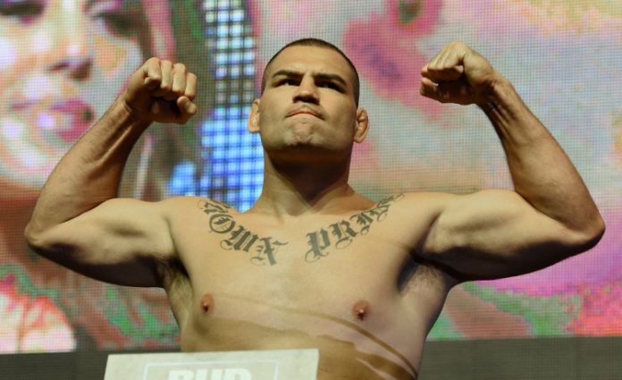 Cain Velasquez é preso por tentativa de homicídio na Califórnia