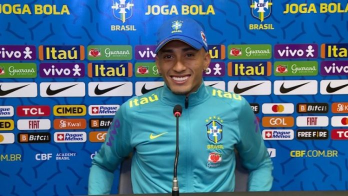 Raphinha testa positivo para Covid-19 e deve ser cortado da seleção brasileira