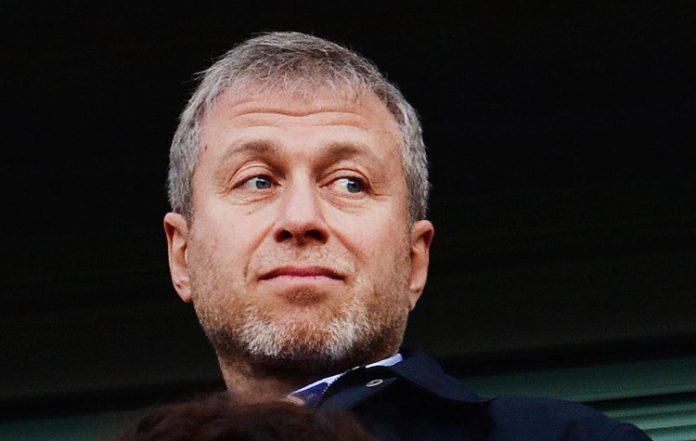 Abramovich e negociadores ucranianos apresentam sintomas de envenenamento, diz jornal
