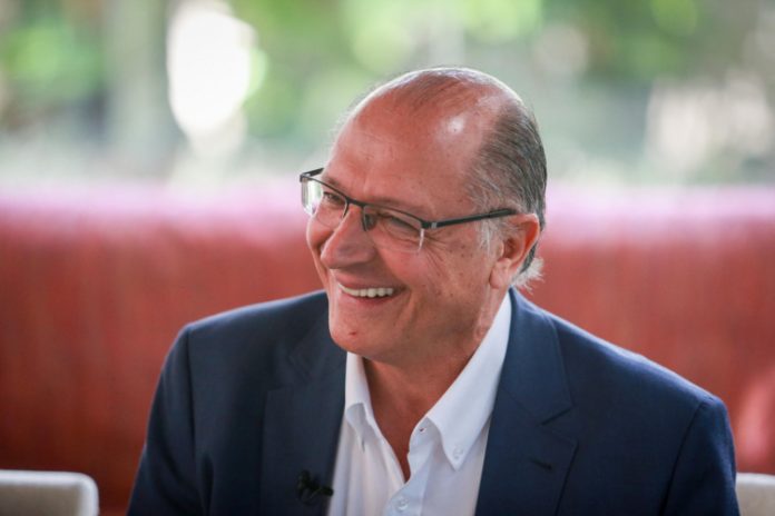 Geraldo Alckmin filia-se ao PSB e fica mais perto de aliança com Lula para as eleições