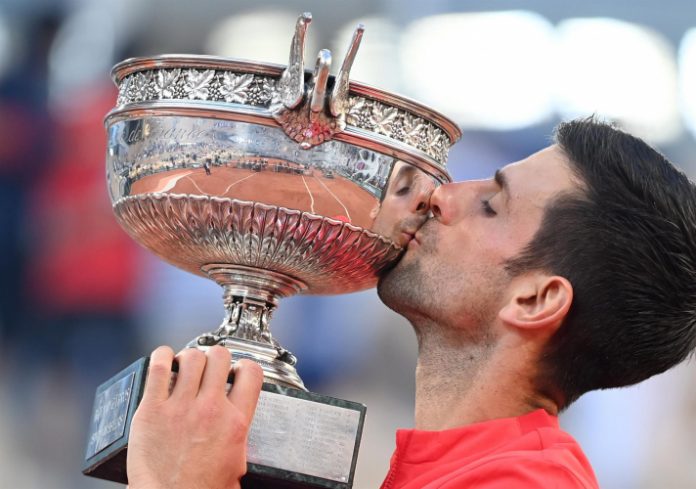Novak Djokovic é liberado para defender título de Roland Garros após França afrouxar regras