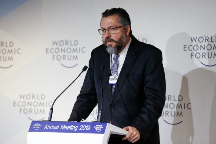 Guerra gera divergências entre ex-chefes da chancelaria do Brasil e divide políticos