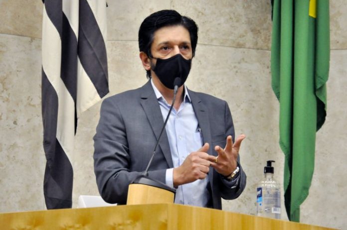 Nunes diz que está empenhado em não aumentar passagem de ônibus