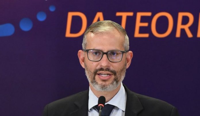 Comissão do Senado aprova convocação de ministro interino da Educação