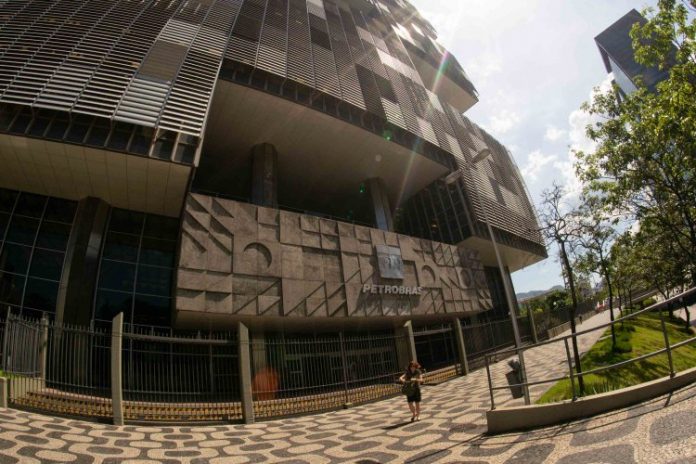 Petrobras diz que tem ‘sensibilidade’ com impacto dos combustíveis e que não pode adiantar reajustes