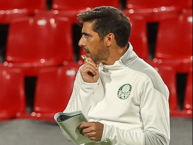 Abel Ferreira recebe nova sondagem do Benfica e comunica diretoria do Palmeiras