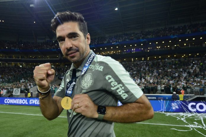 Abel Ferreira é o maior treinador da história do Palmeiras? Veja a opinião dos comentaristas da JP