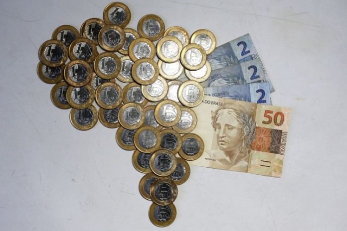 Ata do Copom: Banco Central mostra preocupação com efeitos da guerra na inflação e projeta nova alta da Selic