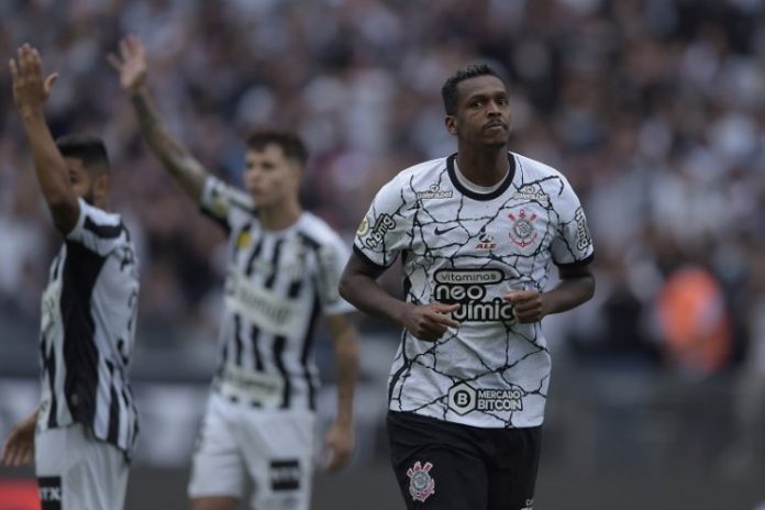 Corinthians multa atacante Jô por faltas seguidas em treinos