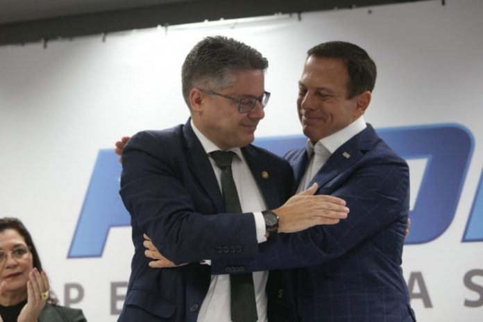 Alessandro Vieira se filia ao PSDB e é lançado pré-candidato ao governo de Sergipe