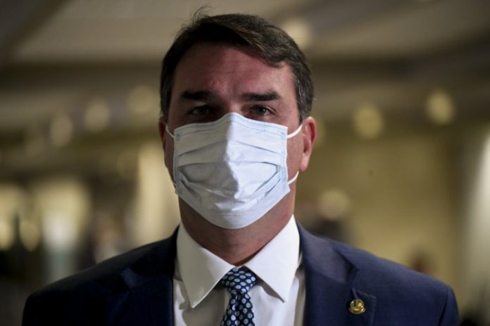 Flávio Bolsonaro afirma que a liberdade dos brasileiros está em jogo nas eleições de 2022