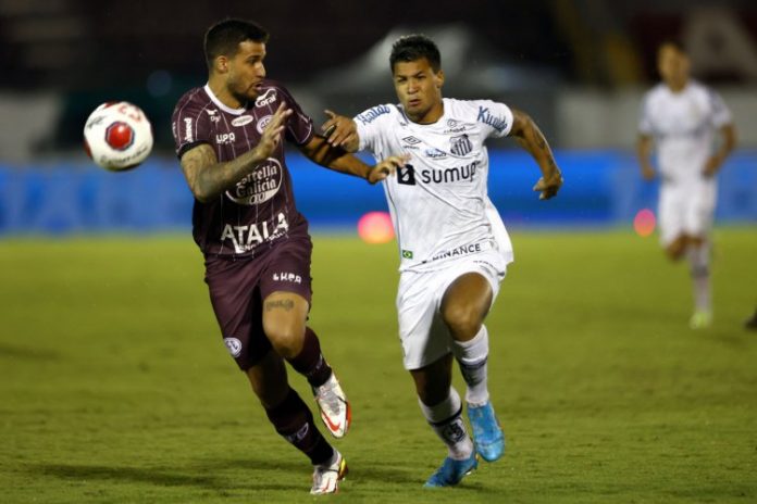 Ameaçados de rebaixamento no Paulistão, Ferroviária e Santos empatam em 3 a 3