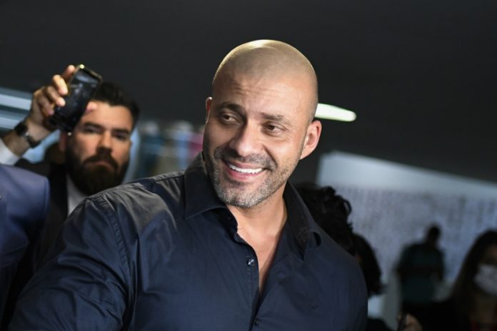 ‘Se a ocasião faz o ladrão, também faz o herói’, diz Constantino sobre Daniel Silveira