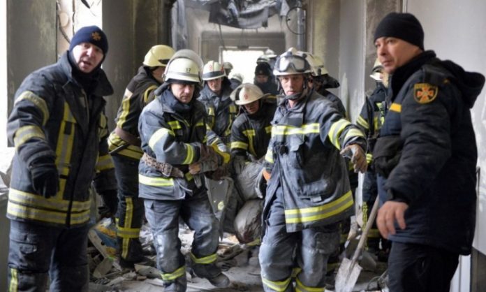 Ataque aéreo na cidade de Kharkiv deixa oito pessoas mortas